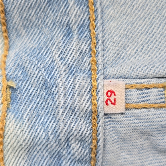 Levi's Women's Light Wash 501 Original Shorts 100% cotton, Size 29 - Picture 6 of 14